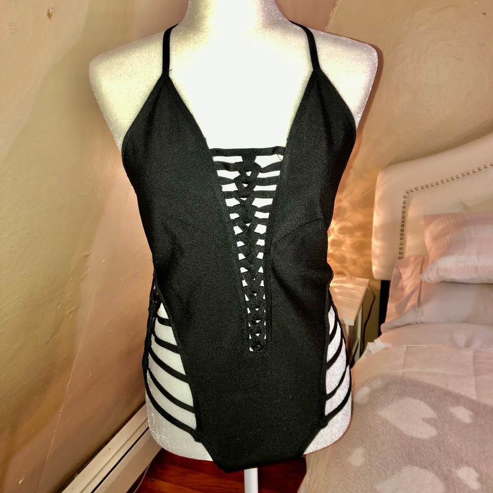 NWOT, Black Strappy bodysuit size lg